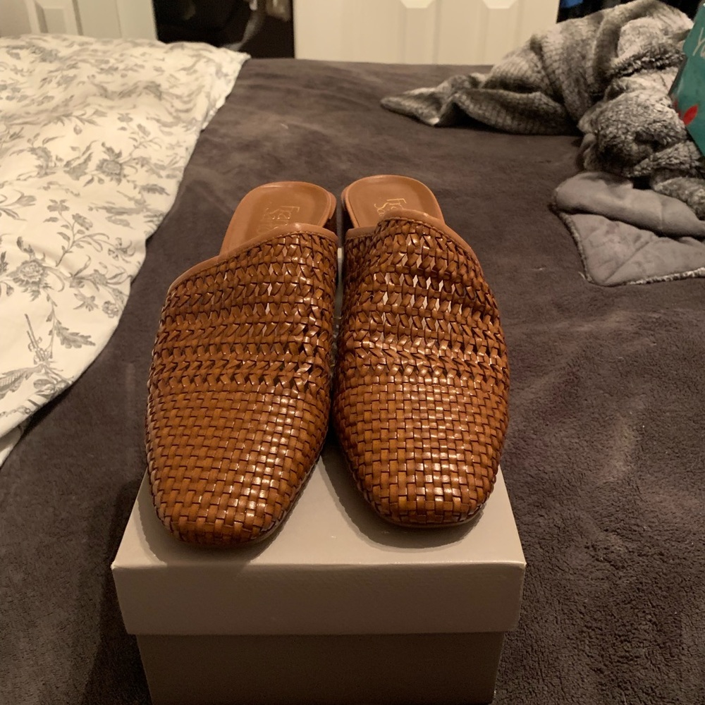Retro-looking woven heels